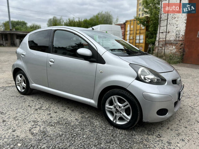 Сірий Тойота Айго, об'ємом двигуна 1 л та пробігом 197 тис. км за 5400 $, фото 3 на Automoto.ua
