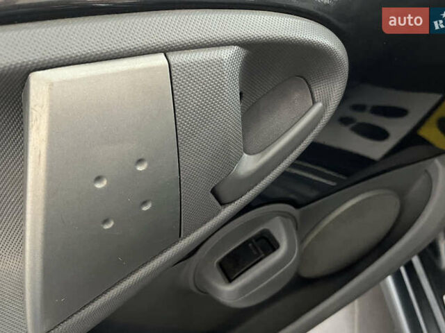 Серый Тойота Айго, объемом двигателя 1 л и пробегом 173 тыс. км за 5000 $, фото 11 на Automoto.ua