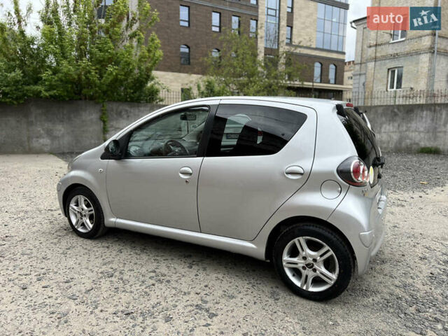 Сірий Тойота Айго, об'ємом двигуна 1 л та пробігом 197 тис. км за 5400 $, фото 2 на Automoto.ua