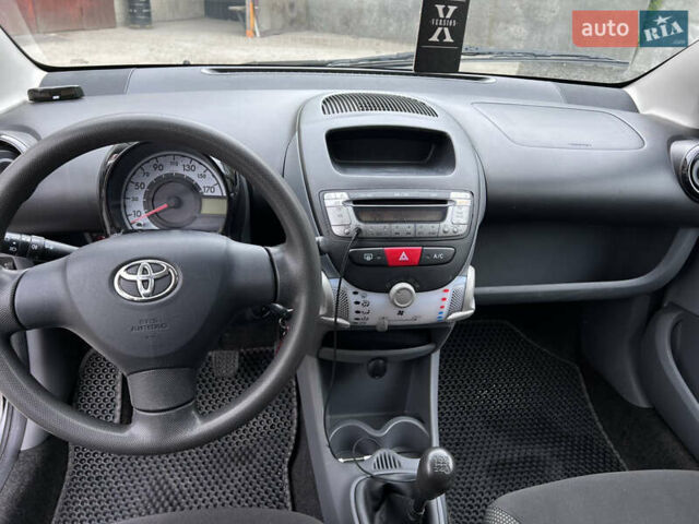 Сірий Тойота Айго, об'ємом двигуна 1 л та пробігом 197 тис. км за 5400 $, фото 10 на Automoto.ua