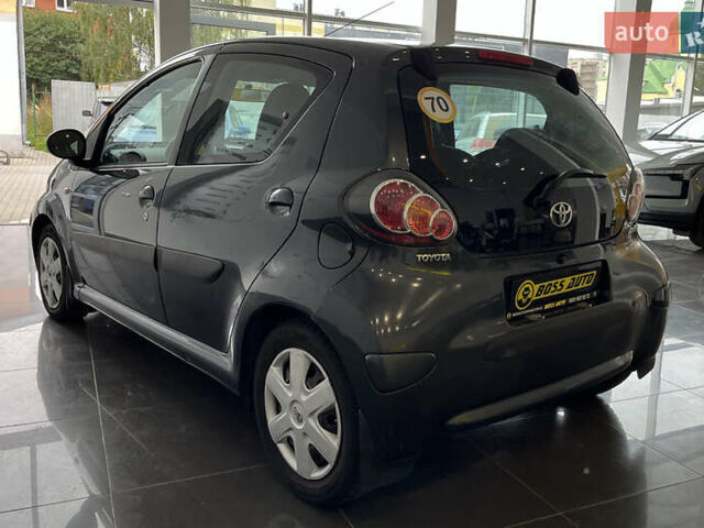 Серый Тойота Айго, объемом двигателя 1 л и пробегом 173 тыс. км за 5000 $, фото 4 на Automoto.ua