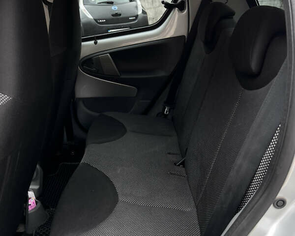 Сірий Тойота Айго, об'ємом двигуна 1 л та пробігом 197 тис. км за 5400 $, фото 9 на Automoto.ua