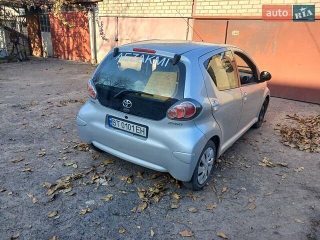 Серый Тойота Айго, объемом двигателя 1 л и пробегом 115 тыс. км за 4500 $, фото 2 на Automoto.ua