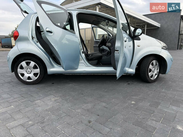 Синий Тойота Айго, объемом двигателя 1 л и пробегом 130 тыс. км за 4500 $, фото 2 на Automoto.ua