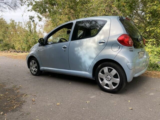 Синій Тойота Айго, об'ємом двигуна 1 л та пробігом 130 тис. км за 3699 $, фото 3 на Automoto.ua