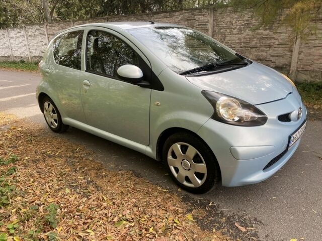 Синій Тойота Айго, об'ємом двигуна 1 л та пробігом 130 тис. км за 3699 $, фото 1 на Automoto.ua