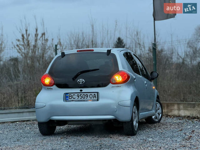 Синій Тойота Айго, об'ємом двигуна 1 л та пробігом 142 тис. км за 3999 $, фото 36 на Automoto.ua
