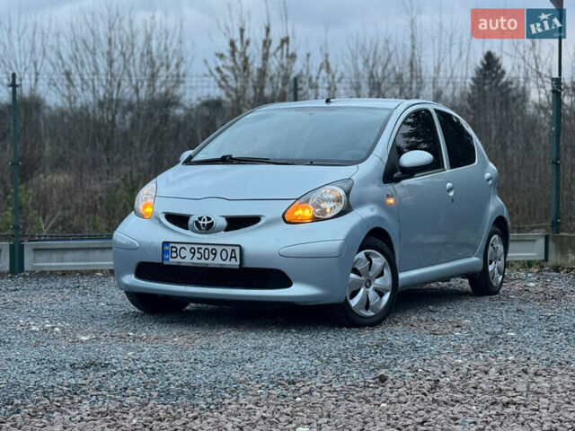 Синій Тойота Айго, об'ємом двигуна 1 л та пробігом 142 тис. км за 3999 $, фото 1 на Automoto.ua