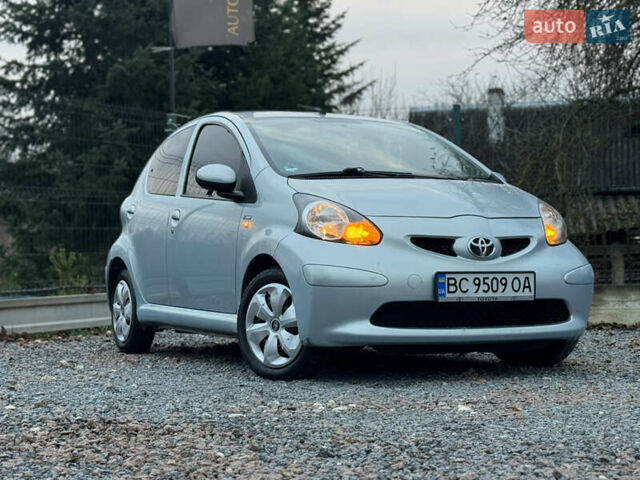 Синій Тойота Айго, об'ємом двигуна 1 л та пробігом 142 тис. км за 3999 $, фото 59 на Automoto.ua