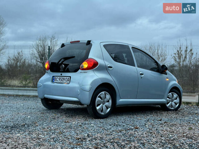 Синій Тойота Айго, об'ємом двигуна 1 л та пробігом 142 тис. км за 3999 $, фото 53 на Automoto.ua