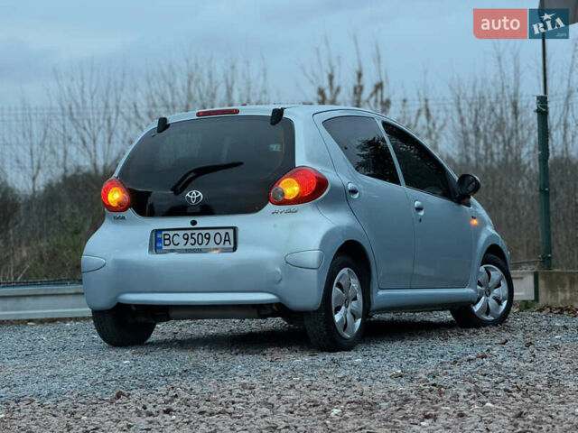 Синій Тойота Айго, об'ємом двигуна 1 л та пробігом 142 тис. км за 3999 $, фото 47 на Automoto.ua
