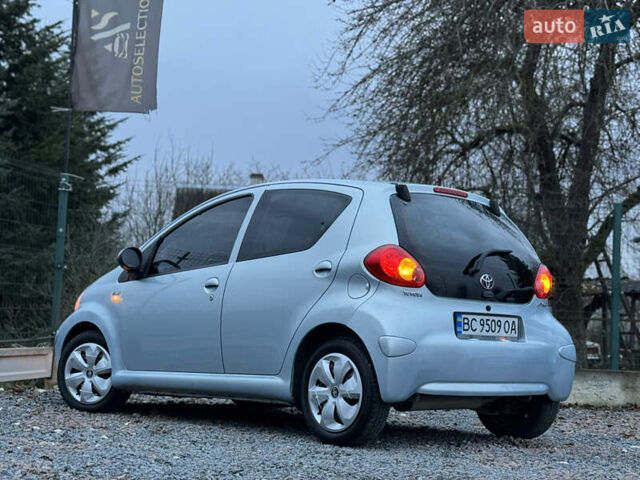 Синій Тойота Айго, об'ємом двигуна 1 л та пробігом 142 тис. км за 3999 $, фото 52 на Automoto.ua