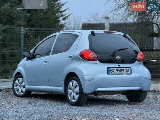 Синій Тойота Айго, об'ємом двигуна 1 л та пробігом 142 тис. км за 3999 $, фото 62 на Automoto.ua
