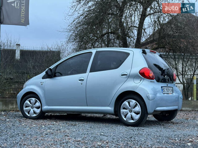 Синій Тойота Айго, об'ємом двигуна 1 л та пробігом 142 тис. км за 3999 $, фото 51 на Automoto.ua