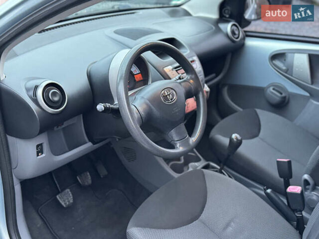Синій Тойота Айго, об'ємом двигуна 1 л та пробігом 142 тис. км за 3999 $, фото 26 на Automoto.ua