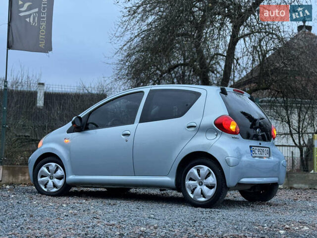 Синій Тойота Айго, об'ємом двигуна 1 л та пробігом 142 тис. км за 3999 $, фото 40 на Automoto.ua