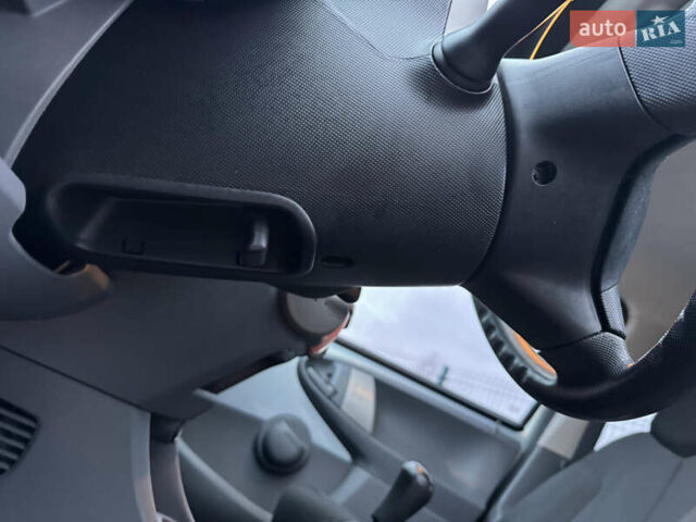 Синій Тойота Айго, об'ємом двигуна 1 л та пробігом 142 тис. км за 3999 $, фото 33 на Automoto.ua