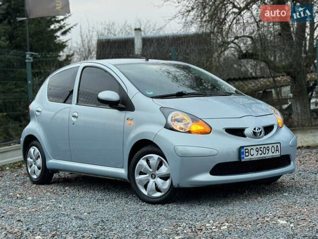 Синій Тойота Айго, об'ємом двигуна 1 л та пробігом 142 тис. км за 3999 $, фото 8 на Automoto.ua