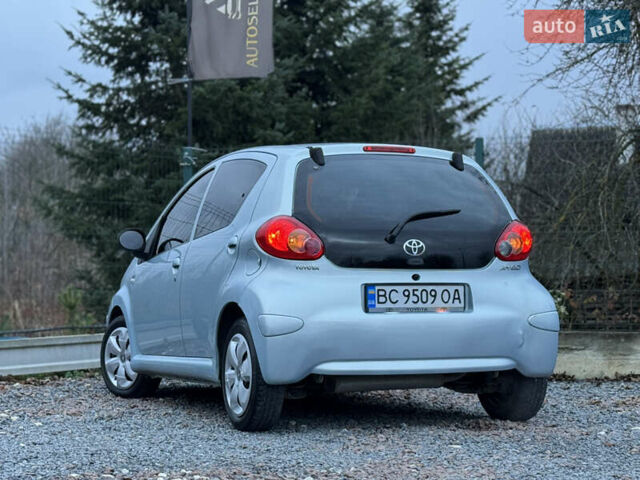 Синій Тойота Айго, об'ємом двигуна 1 л та пробігом 142 тис. км за 3999 $, фото 42 на Automoto.ua
