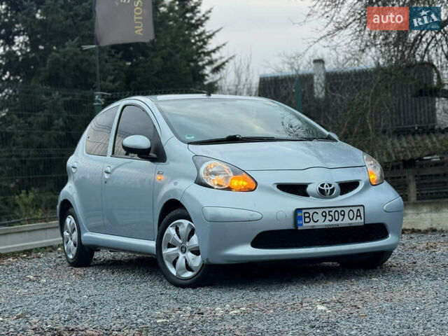 Синій Тойота Айго, об'ємом двигуна 1 л та пробігом 142 тис. км за 3999 $, фото 9 на Automoto.ua