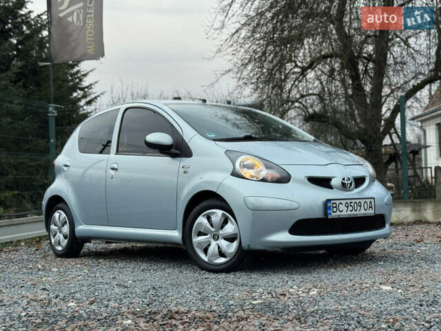 Синій Тойота Айго, об'ємом двигуна 1 л та пробігом 142 тис. км за 3999 $, фото 57 на Automoto.ua