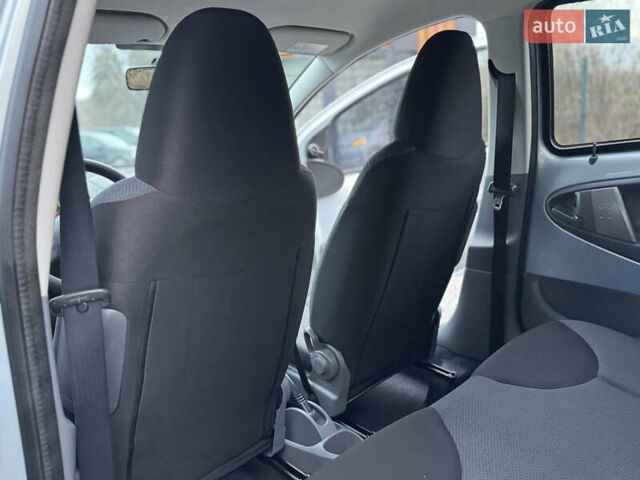 Синій Тойота Айго, об'ємом двигуна 1 л та пробігом 142 тис. км за 3999 $, фото 20 на Automoto.ua