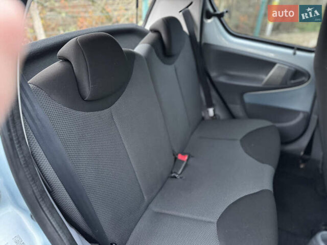 Синій Тойота Айго, об'ємом двигуна 1 л та пробігом 142 тис. км за 3999 $, фото 15 на Automoto.ua