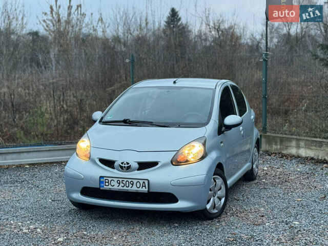 Синій Тойота Айго, об'ємом двигуна 1 л та пробігом 142 тис. км за 3999 $, фото 5 на Automoto.ua