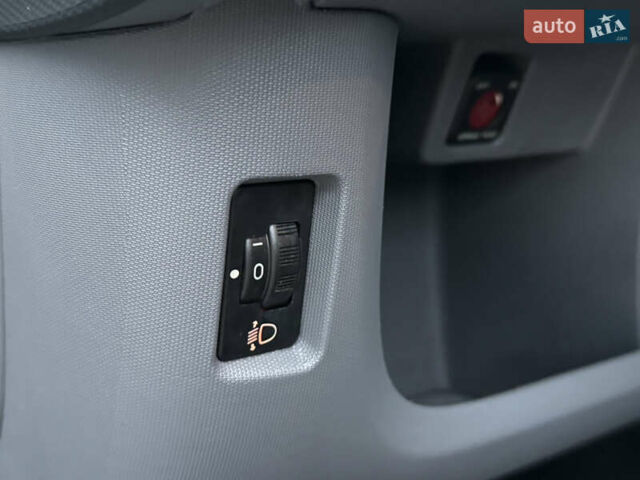 Синій Тойота Айго, об'ємом двигуна 1 л та пробігом 142 тис. км за 3999 $, фото 31 на Automoto.ua