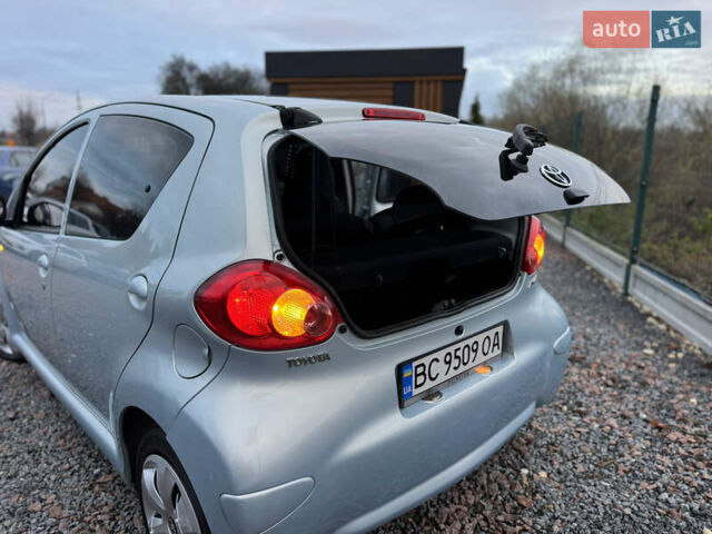 Синій Тойота Айго, об'ємом двигуна 1 л та пробігом 142 тис. км за 3999 $, фото 18 на Automoto.ua