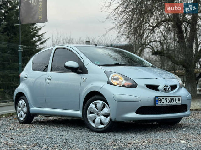 Синій Тойота Айго, об'ємом двигуна 1 л та пробігом 142 тис. км за 3999 $, фото 58 на Automoto.ua