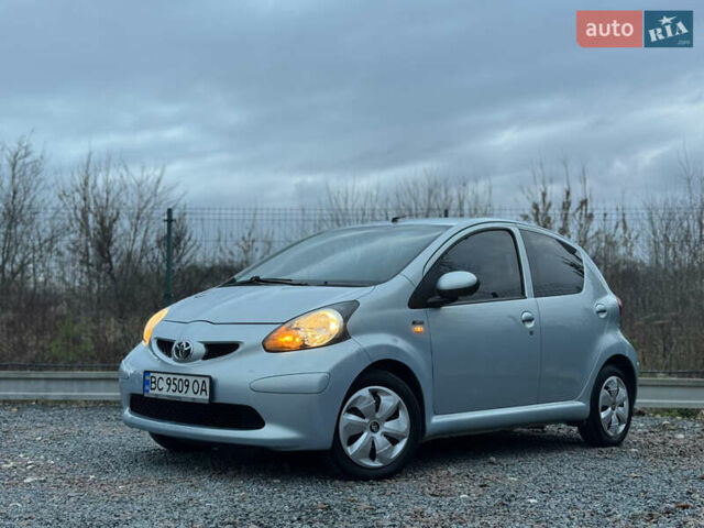 Синій Тойота Айго, об'ємом двигуна 1 л та пробігом 142 тис. км за 3999 $, фото 6 на Automoto.ua