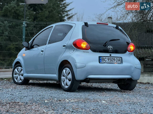 Синій Тойота Айго, об'ємом двигуна 1 л та пробігом 142 тис. км за 3999 $, фото 63 на Automoto.ua