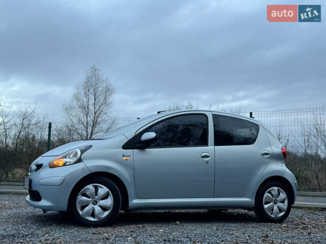 Синій Тойота Айго, об'ємом двигуна 1 л та пробігом 142 тис. км за 3999 $, фото 2 на Automoto.ua