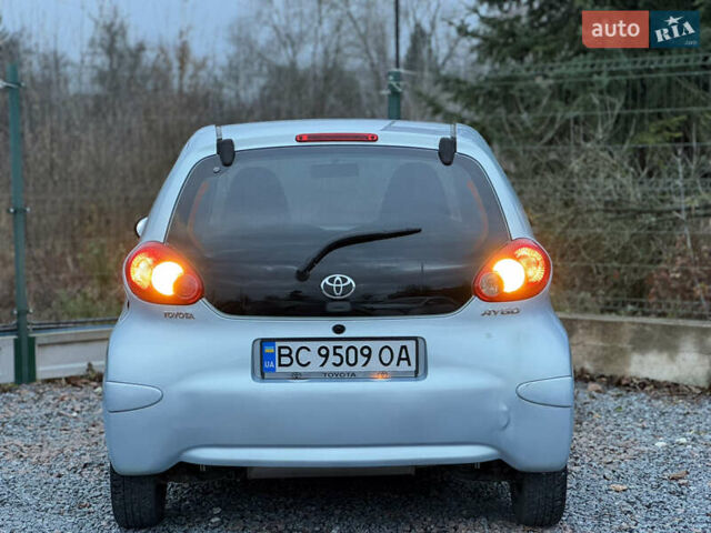 Синій Тойота Айго, об'ємом двигуна 1 л та пробігом 142 тис. км за 3999 $, фото 43 на Automoto.ua