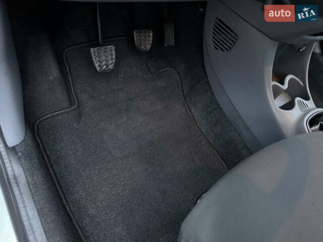 Синій Тойота Айго, об'ємом двигуна 1 л та пробігом 142 тис. км за 3999 $, фото 35 на Automoto.ua