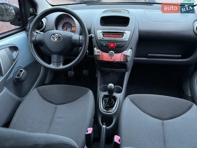 Синій Тойота Айго, об'ємом двигуна 1 л та пробігом 142 тис. км за 3999 $, фото 30 на Automoto.ua
