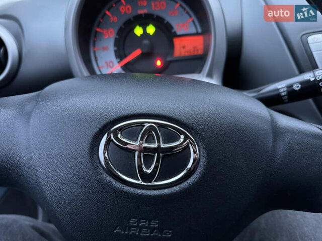 Синій Тойота Айго, об'ємом двигуна 1 л та пробігом 142 тис. км за 3999 $, фото 38 на Automoto.ua