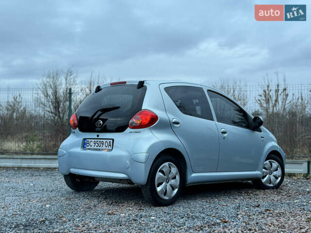 Синій Тойота Айго, об'ємом двигуна 1 л та пробігом 142 тис. км за 3999 $, фото 45 на Automoto.ua