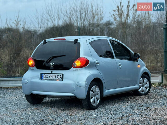 Синій Тойота Айго, об'ємом двигуна 1 л та пробігом 142 тис. км за 3999 $, фото 46 на Automoto.ua