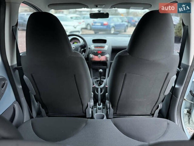 Синій Тойота Айго, об'ємом двигуна 1 л та пробігом 142 тис. км за 3999 $, фото 19 на Automoto.ua