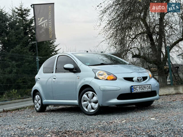 Синій Тойота Айго, об'ємом двигуна 1 л та пробігом 142 тис. км за 3999 $, фото 67 на Automoto.ua