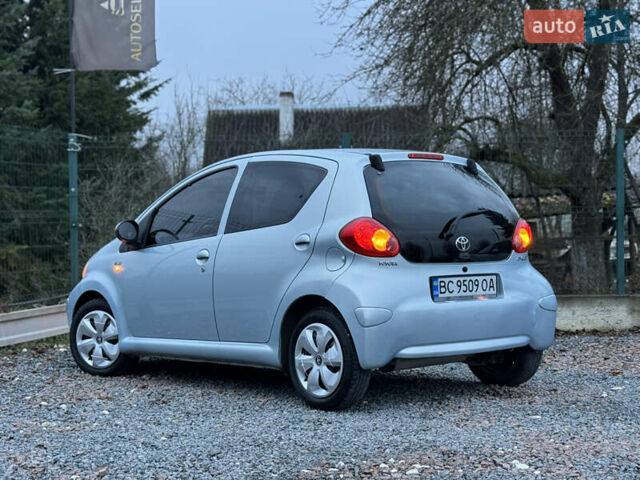 Синій Тойота Айго, об'ємом двигуна 1 л та пробігом 142 тис. км за 3999 $, фото 64 на Automoto.ua