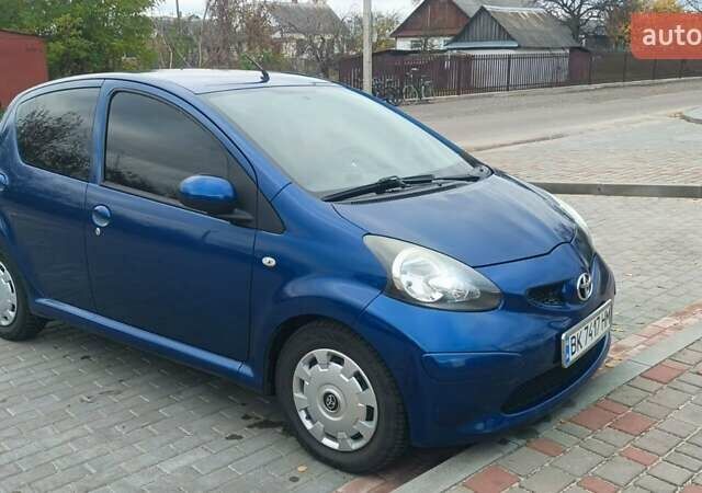 Синій Тойота Айго, об'ємом двигуна 1 л та пробігом 136 тис. км за 5400 $, фото 4 на Automoto.ua