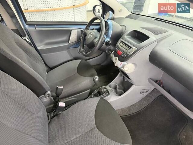 Синий Тойота Айго, объемом двигателя 1 л и пробегом 122 тыс. км за 4490 $, фото 24 на Automoto.ua