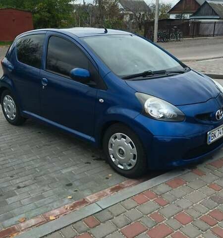 Синій Тойота Айго, об'ємом двигуна 1 л та пробігом 136 тис. км за 5400 $, фото 5 на Automoto.ua