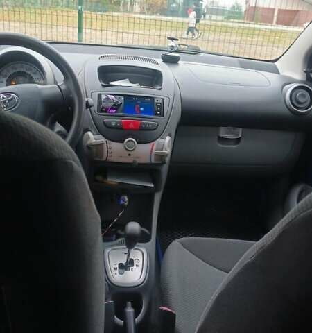 Синій Тойота Айго, об'ємом двигуна 1 л та пробігом 136 тис. км за 5400 $, фото 2 на Automoto.ua