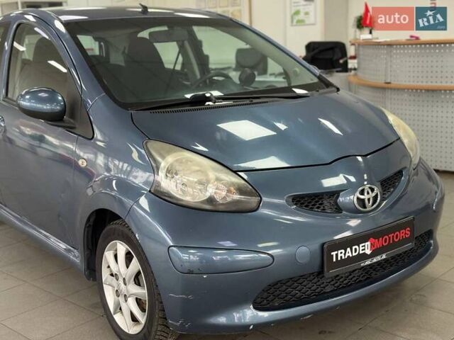 Синий Тойота Айго, объемом двигателя 1 л и пробегом 122 тыс. км за 4490 $, фото 1 на Automoto.ua