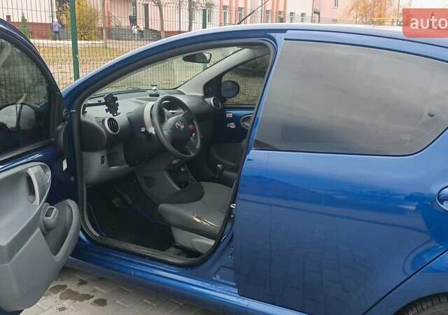 Синій Тойота Айго, об'ємом двигуна 1 л та пробігом 136 тис. км за 5400 $, фото 1 на Automoto.ua