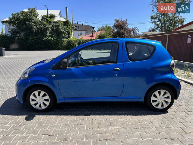 Синий Тойота Айго, объемом двигателя 1 л и пробегом 253 тыс. км за 4300 $, фото 3 на Automoto.ua
